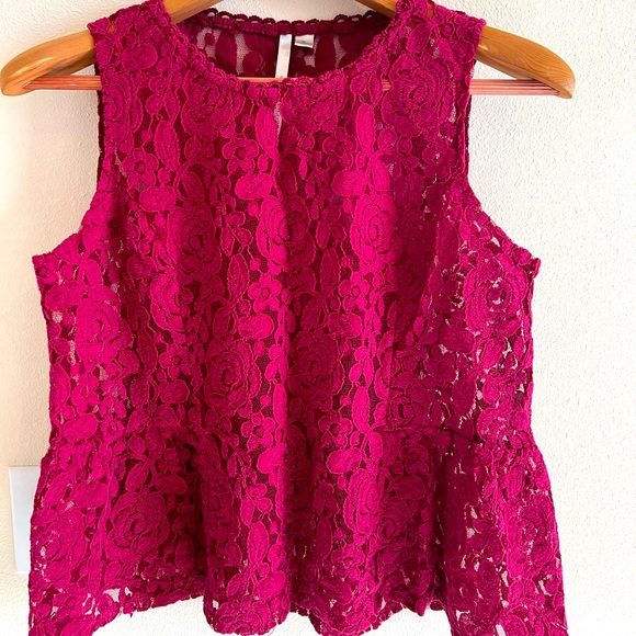 Burgundy Lauren Conrad lace top - Picture 1 of 3